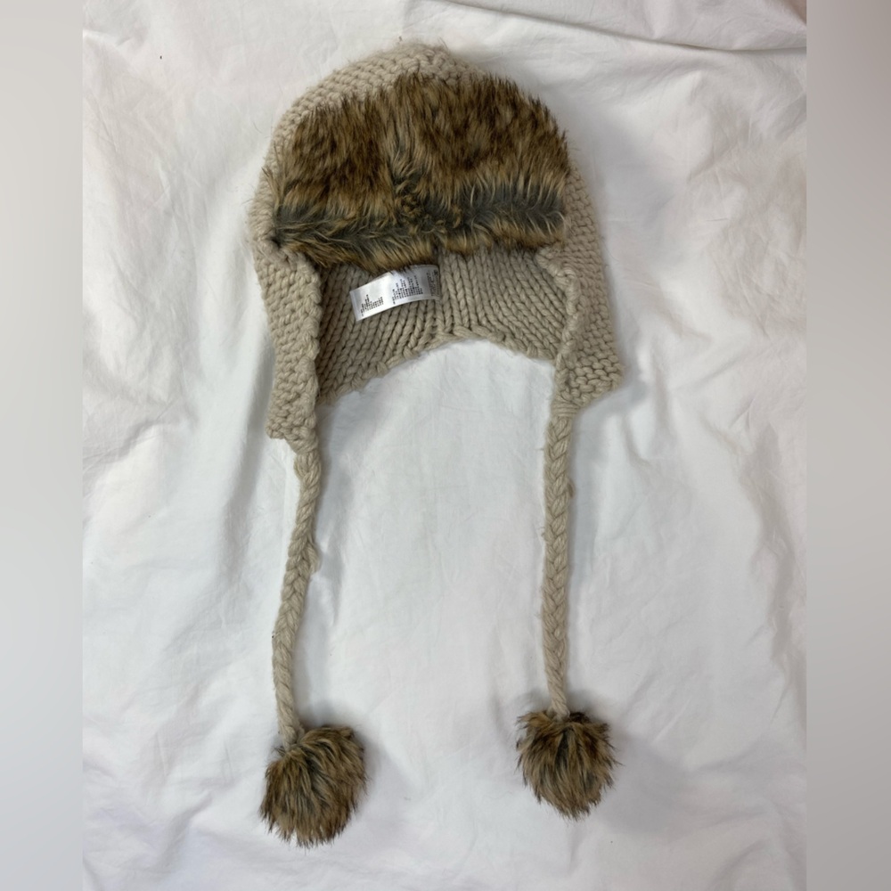 Forever 21 Cream Knit Trapper Hat with Faux Fur Trim Aviator Beanie Pom Poms